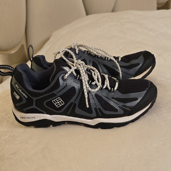 Columbia Black and Gray Sneakers with Sporty Design - Picture 4 of 16